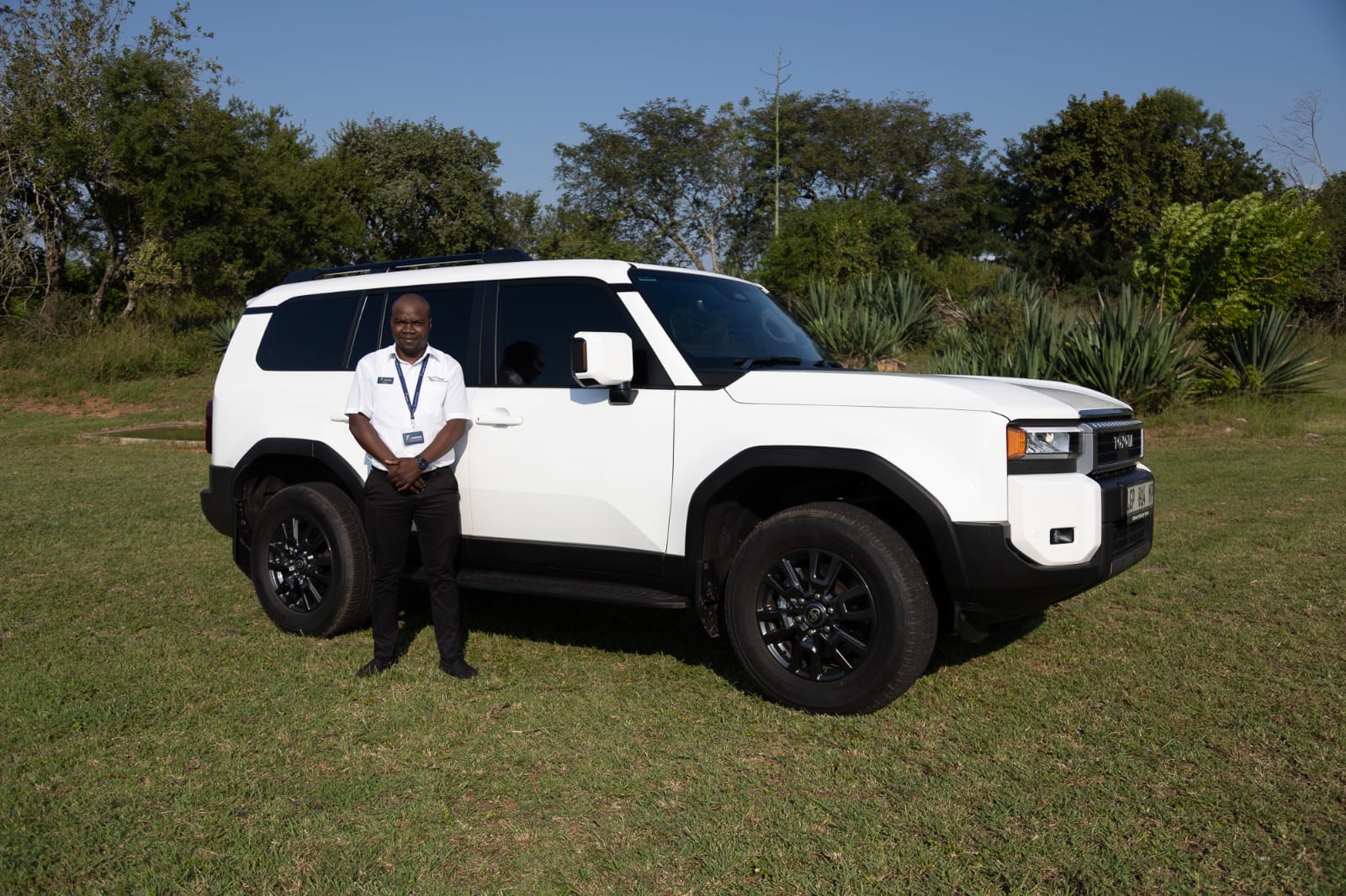 White SUV with professional driver for VIP service